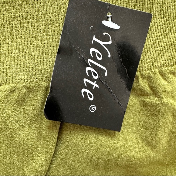 NWT Yelete Olive Green Lightweight Capri Leggings One Size - Picture 5 of 7